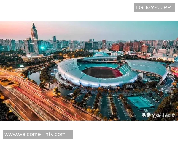 武汉体育中心改建为八万座专业球场助力城市体育发展与赛事承办