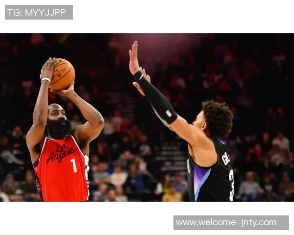 哈登轻松表现14投6中斩获21分3篮板5助攻0失误展现稳定状态